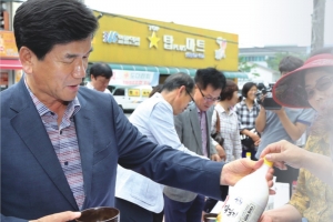 [자치단체장 25시] 사계절 청정 자연환경… 지리산 공기도 파는 ‘산청의 무한도전’