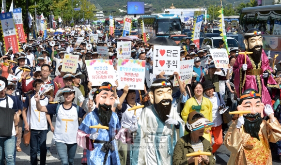 “홍익인간 정신 이어요” 개천절 축하 대행진 