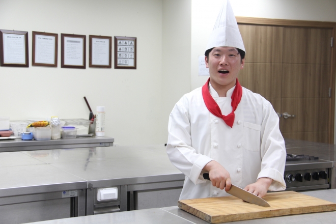 17전 18기 끝에 대기업 입사에 성공한 영남이공대학교 식음료조리계열 김태경씨.