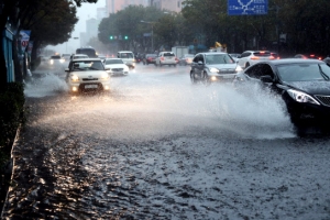 울산 태풍 피해 속출…KTX서울행 중단에 현대차 공장 침수 중단