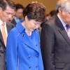 [서울포토] 순국선열에 대한 묵념하는 박근혜 대통령