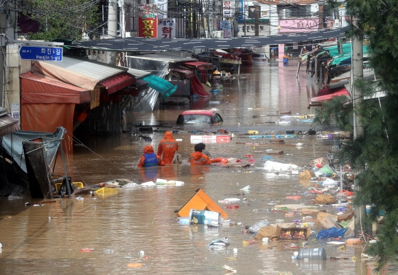태풍 차바 피해 홍수 된 시장 