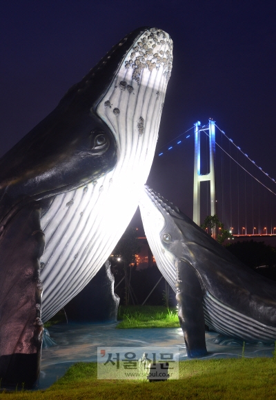 고래문화마을에 전시된 혹등고래 조형물.