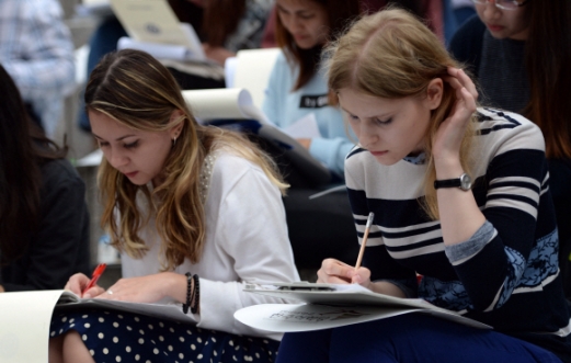 [서울포토] ‘글쓰기 쉽지 않아요’…외국인 백일장