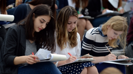 [서울포토] ‘글쓰기 쉽지 않아요’…외국인 백일장