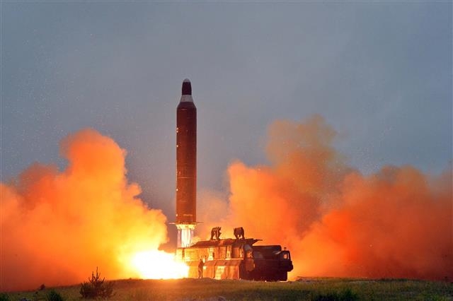 지난 6월 23일 중장거리 전략탄도로켓 화성10(무수단 미사일)의 시험발사 장면. 연합뉴스
