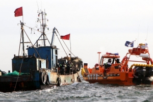 [단독]고속단정 ‘충돌 공격’한 중국어선 선적…산둥성 영성시