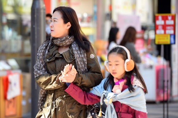 “으~ 추워” 귀마개하길 잘했지