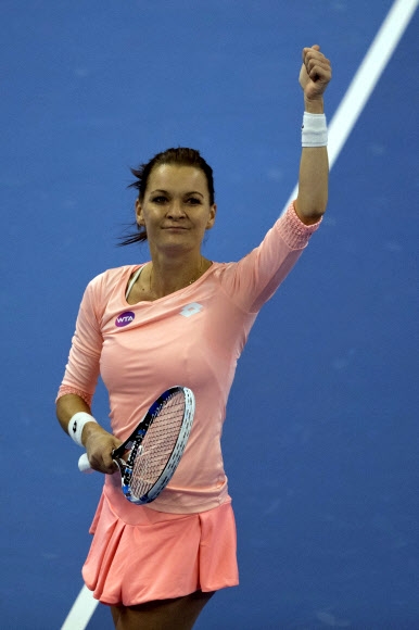 폴란드 아그니에슈카 라드반스카가 9일(현지시간) 중국 베이징에서 열린 ‘차이나 오픈 테니스 토너먼트’ 여자 단식 결승전에서 브리튼의 조안나 콘타를 이기고 기뻐하고 있다. AP 연합뉴스