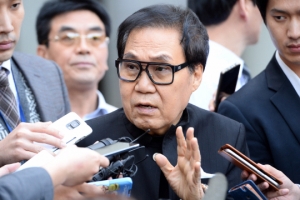 대작 논란 조영남, “조수 쓰는 게 불법이라 생각해 본 적 없다”