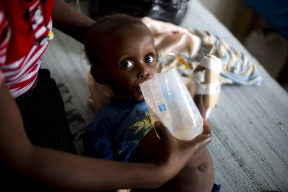 아이티, 허리케인 ‘매슈’ 뒤 재앙… 콜레라 감염된 13개월 아기