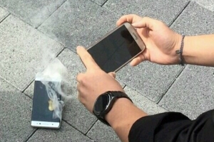 갤노트7 글로벌 판매 중단…청주서 “주머니에서 ‘펑’소리가 나며 연기 나”