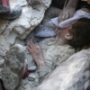 ‘구사일생’… 파괴된 건물 잔해서 구출된 시리아 소년