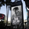 밥 딜런 노벨 문학상 수상에 日 “하루키, 내년 기약”
