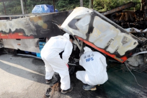 경찰, ‘10명 사망’ 울산 관광버스 사고 과속과 무리한 끼어들기로 결론