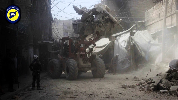 시리아·러시아군 폭격에 무너져내린 알레포
