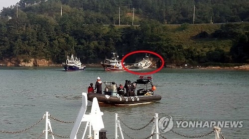 ‘쿵’ 소리 뒤 바닥 뚫린 어선…침착한 대응에 19명 전원 무사 연합뉴스