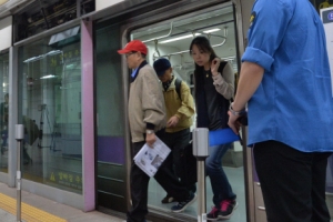 [단독] 김포공항역 스크린도어 고장사고 다른 역보다 8배 많았다