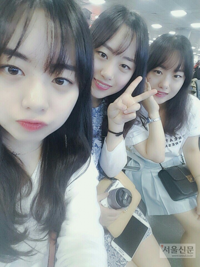 경남 고성군에서 함께 공무원으로 근무하는 세쌍둥이 자매. 왼쪽부터 첫째 장서은, 막내 서진, 둘째 서연. 