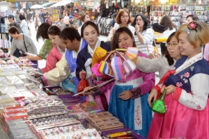 남대문 시장 FESTA 찾은 외국인들