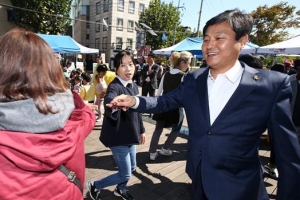 [현장 행정] 카페 토론 후 스마트폰 투표…마을 민주주의 꽃피는 성북