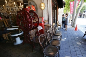 앤틱하게 걷는 이태원 가구거리