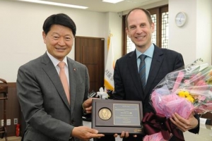 월시 加대사 서울 중구 명예구민 됐다