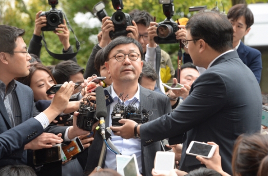[서울포토] 연설문 사전유출 입장 밝히는 조인근 전 청와대연설기록 비서관