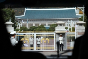 검찰, 청와대 압수수색 시도…청와대 “국가 기밀, 승인 못한다” 거부(종합)