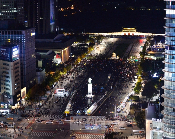 청계광장 촛불집회, 시민들 광화문 광장서 경찰과 대치
