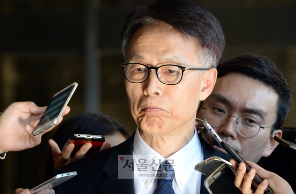 [서울포토] ‘최순실 의혹’ 정현식 前 K스포츠재단 사무총장 검찰 출석