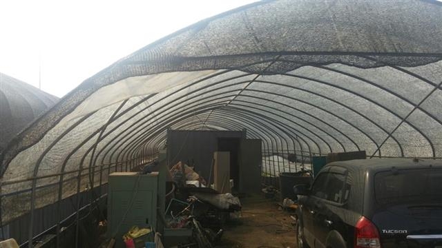 청각장애인 김모씨가 청주시 옥산면의 애호박 농장에서 일하며 생활한 컨테이너.