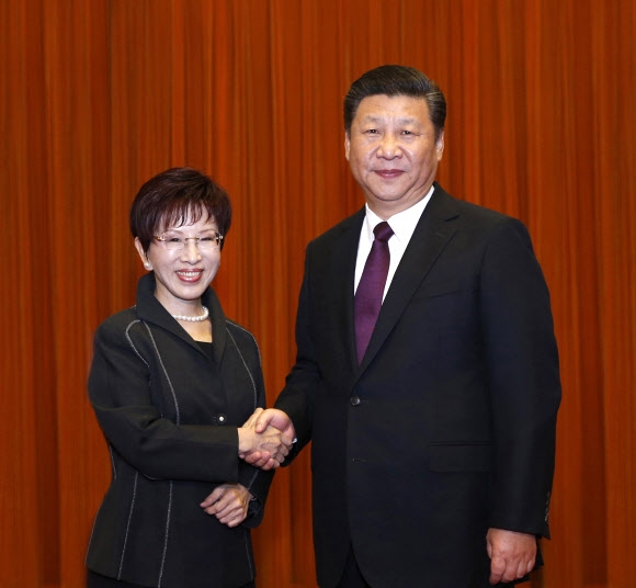 대만 국민당 주석 첫 中방문… 시진핑, 국공 회담서 ‘하나의 중국’ 촉구 