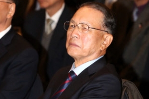 靑, 권오준 포스코 회장 선임에 개입? 김기춘 “외부에 알려지지 않도록…”