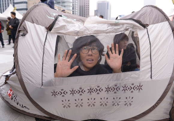 문화예술인들이 4일 오후 서울 광화문 광장에서 시국선언을 하고 텐트촌 농성을 벌이고 있다 2016.11.4 최해국 선임기자seaworld@seoul.co.kr