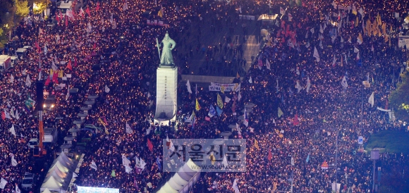 광화문 광장 가득 메운 시민들