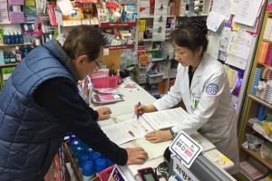 “타이레놀·감기약 함께 복용 안 돼요”    주민 건강 지키는 동작 세이프약국