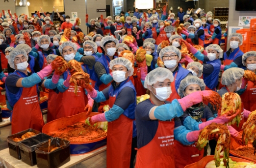 [서울신문] ’정듬뿍 사랑 듬뿍 김장나눔’