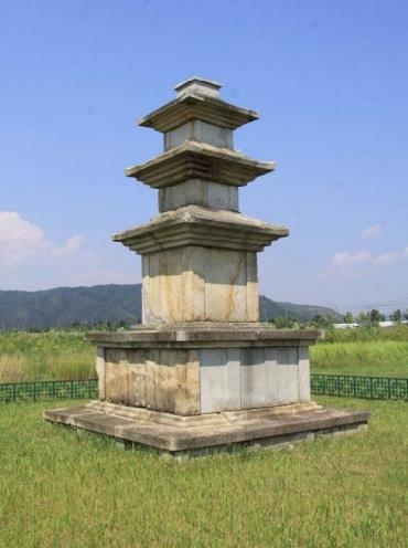 미탄사지 삼층석탑