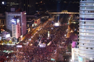 [영상] “박근혜 물러나라”  촛불바다 이룬 광화문광장 촛불집회