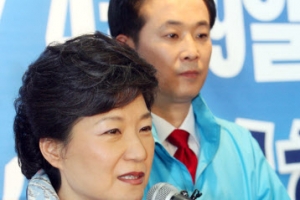 朴대통령, 변호인에 유영하 변호사 선임…“조사 늦추자” 협의할 듯