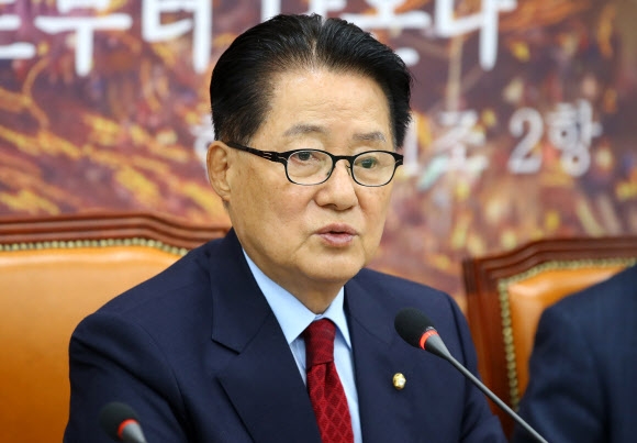 박지원 ”박 대통령 민심에 역진하는 태도 경고”