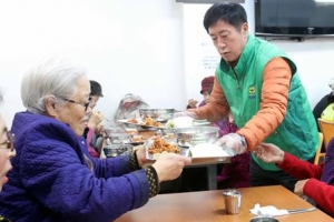 [자치단체장 25시] 경전철 이용객 하루 최고 4만명… ‘품생품사’로 활기 찾는 용인