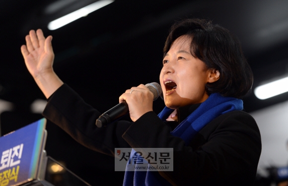 18일 서울 광화문 민주당 집회에 추미애 당대표가 참석하고 있다. 박지환 기자 popocar@seoul.co.kr