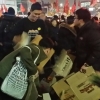 촛불집회 참가자에게 빵 10박스를…“식사도 못 하셨는데”