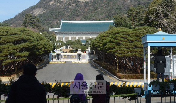 청와대 본관 앞 모습.   안주영 기자 jya@seoul.co.kr