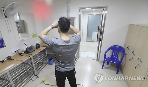 ‘수영선수 탈의실 몰카’ 4명이 공모…전·현직 국대 등 기소 연합뉴스