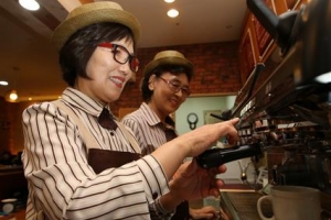 [명인·명물을 찾아서] 화성 ‘노노카페’의 은빛 커피, 프랑스까지 소문났대요