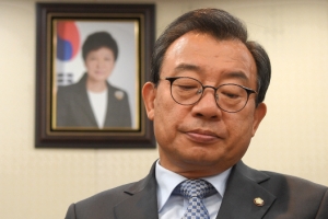 이정현 “KBS 세월호 보도 전화한 건 맞지만 방송 개입 아니다”