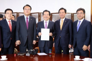 2017년도 예산안 국회 통과…400조원 슈퍼예산 시대 열려